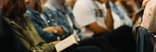 Personen in einer Fortbildung